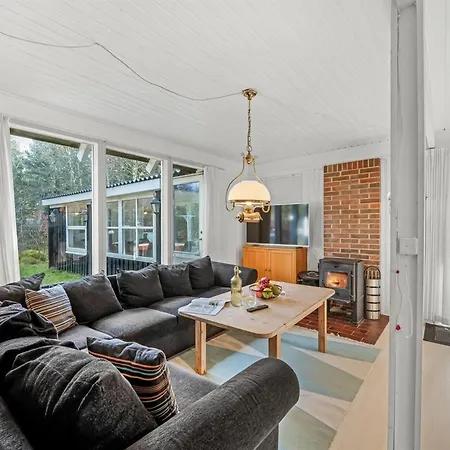 Poul - 1-9km From The Sea By Interhome