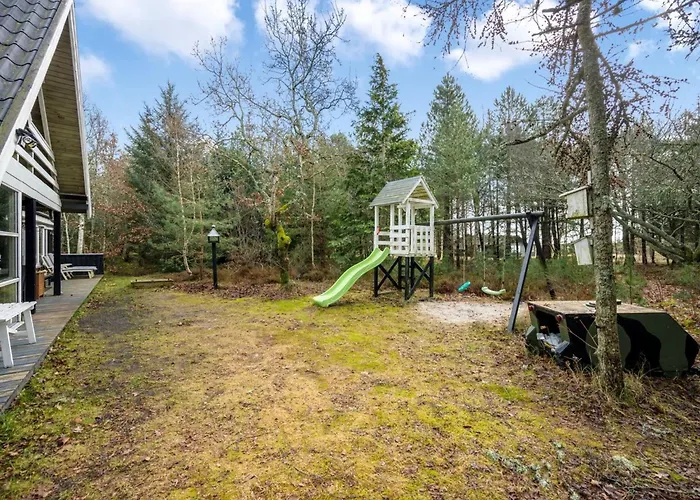 Poul - 1-9km From The Sea By Interhome